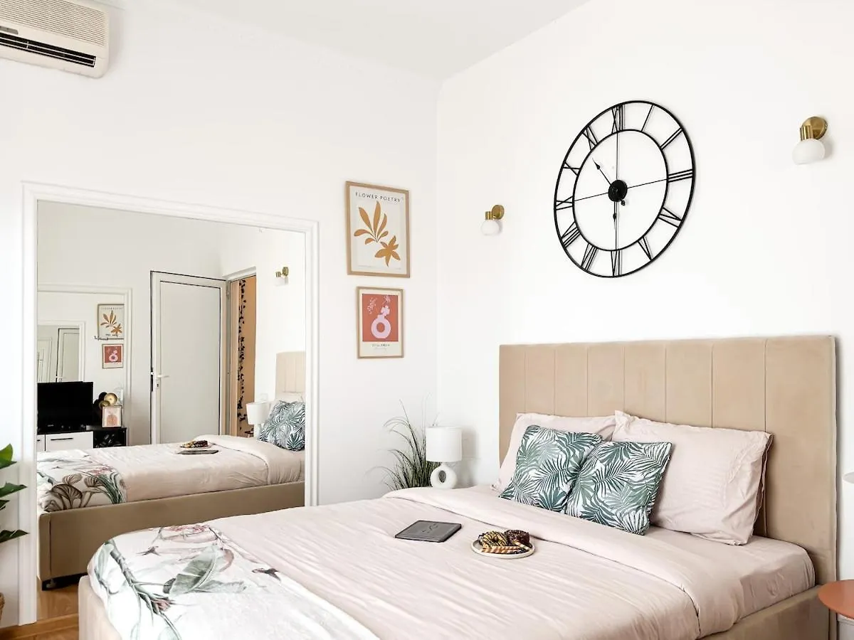 Golden Nest - M&N Condos Bukarest